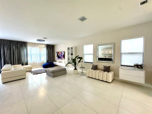 4915 Whispering Way, Fort Lauderdale, FL 33312