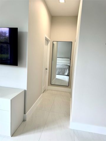 4915 Whispering Way, Fort Lauderdale, FL 33312