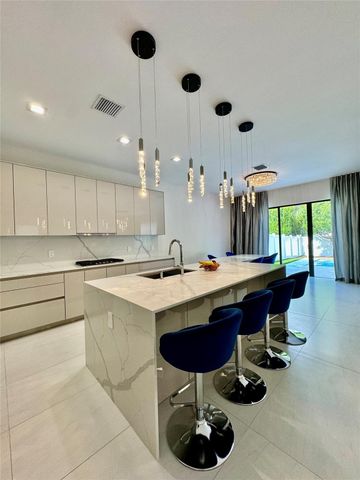 4915 Whispering Way, Fort Lauderdale, FL 33312