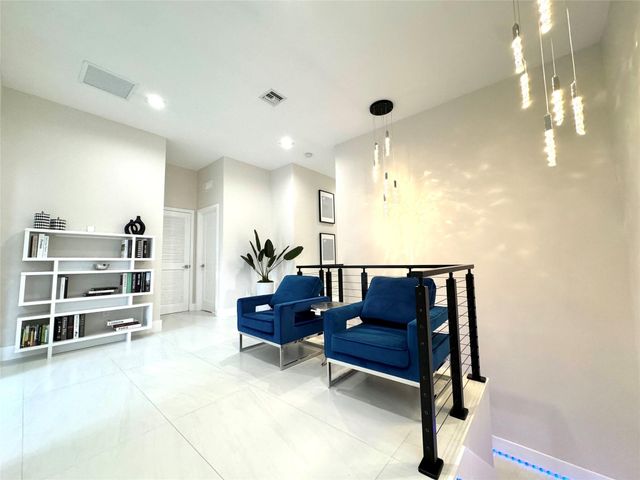 4915 Whispering Way, Fort Lauderdale, FL 33312