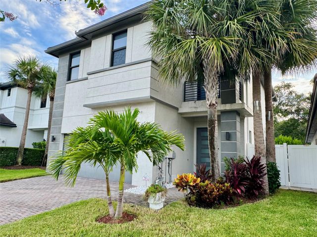 4915 Whispering Way, Fort Lauderdale, FL 33312