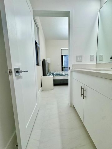 4915 Whispering Way, Fort Lauderdale, FL 33312