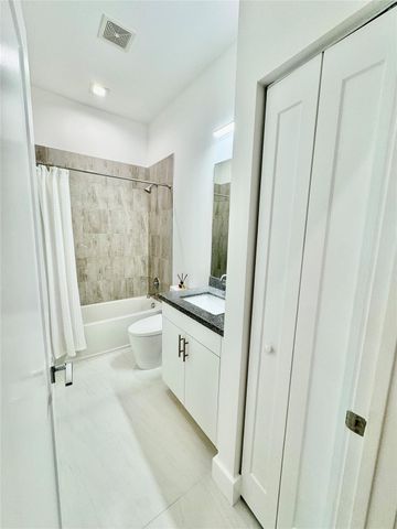 4915 Whispering Way, Fort Lauderdale, FL 33312