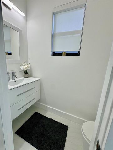 4915 Whispering Way, Fort Lauderdale, FL 33312