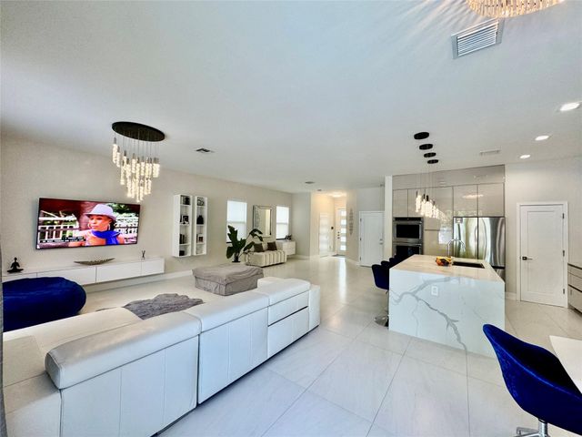 4915 Whispering Way, Fort Lauderdale, FL 33312