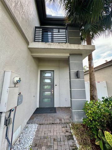 4915 Whispering Way, Fort Lauderdale, FL 33312