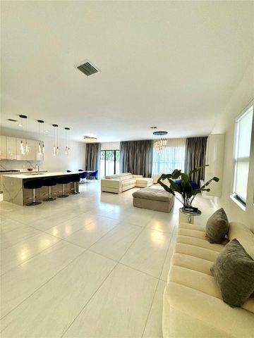 4915 Whispering Way, Fort Lauderdale, FL 33312