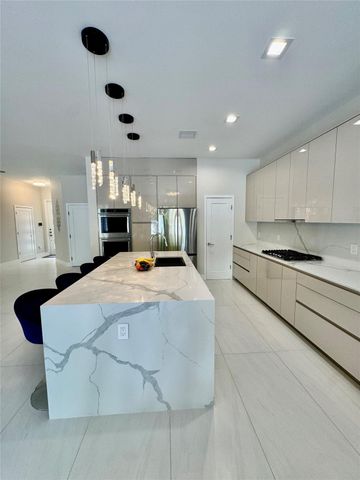 4915 Whispering Way, Fort Lauderdale, FL 33312