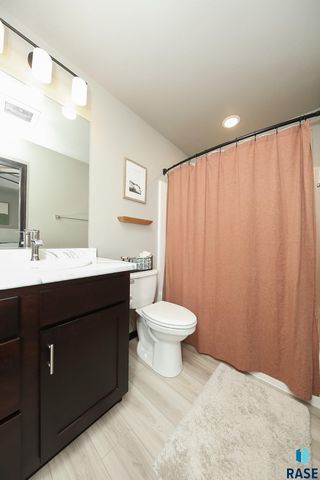 824 N Yankee Ave Avenue, Sioux Falls, SD 57110