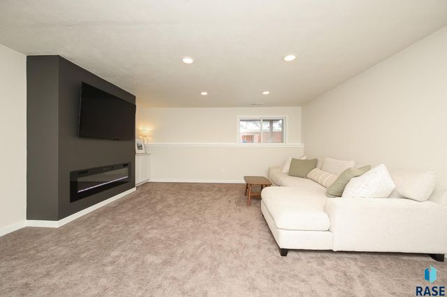 824 N Yankee Ave Avenue, Sioux Falls, SD 57110