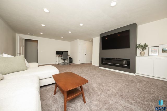 824 N Yankee Ave Avenue, Sioux Falls, SD 57110