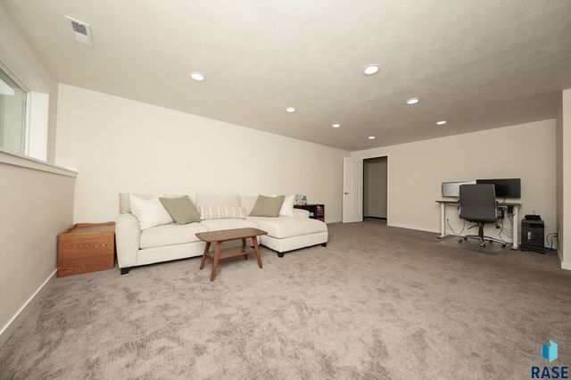 824 N Yankee Ave Avenue, Sioux Falls, SD 57110