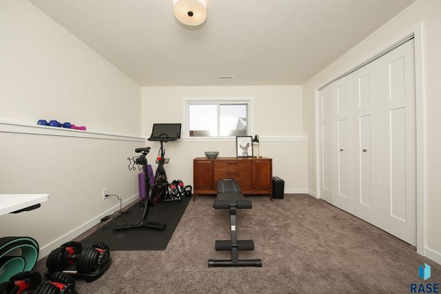 824 N Yankee Ave Avenue, Sioux Falls, SD 57110