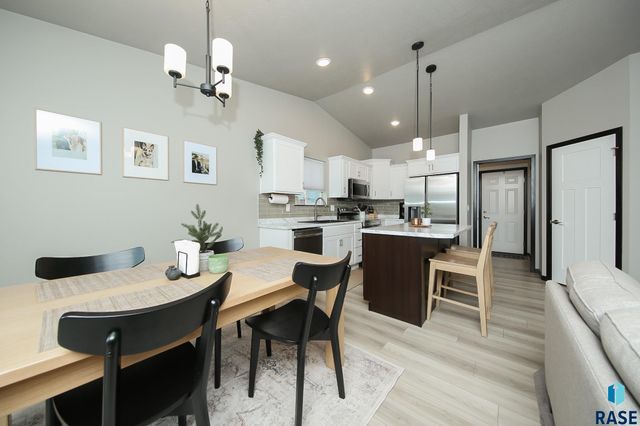 824 N Yankee Ave Avenue, Sioux Falls, SD 57110