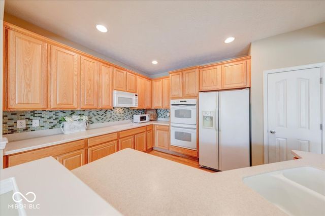 13935 Canonbury Way, Fishers, IN 46037