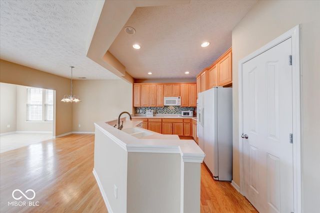 13935 Canonbury Way, Fishers, IN 46037