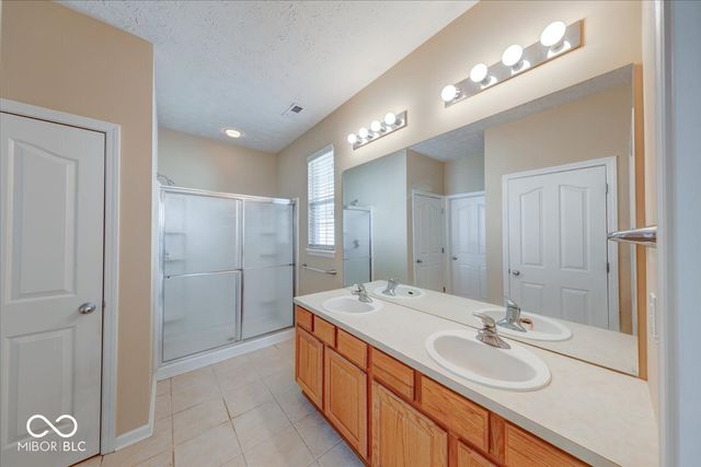 13935 Canonbury Way, Fishers, IN 46037