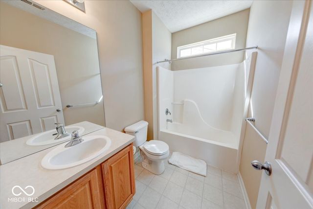 13935 Canonbury Way, Fishers, IN 46037