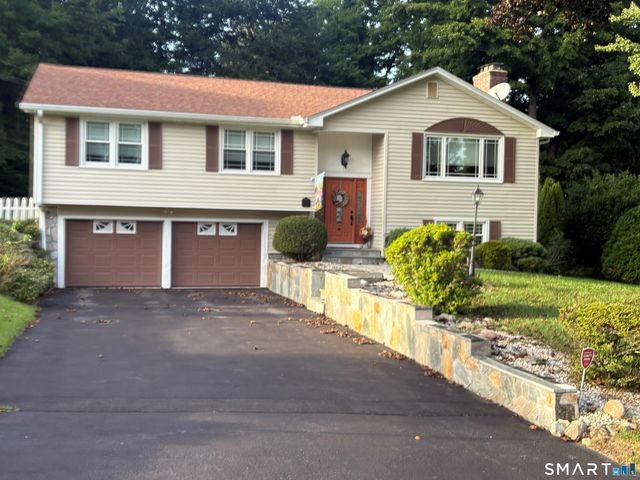 4 Dempsey Court, Ansonia, CT 06401