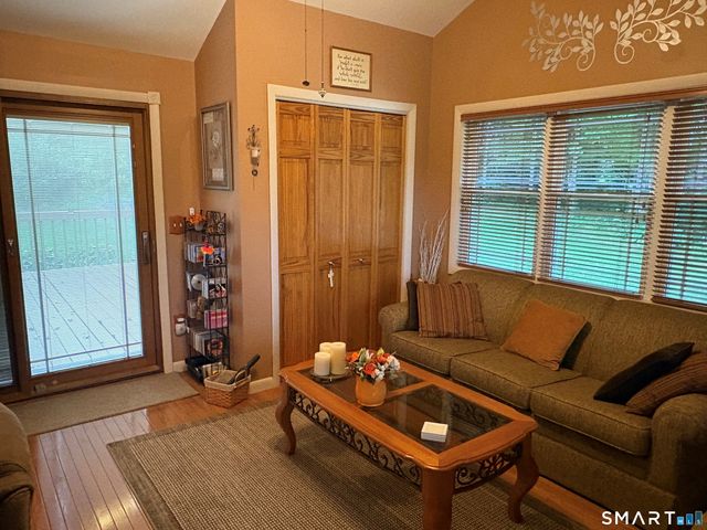 4 Dempsey Court, Ansonia, CT 06401