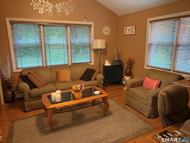 4 Dempsey Court, Ansonia, CT 06401