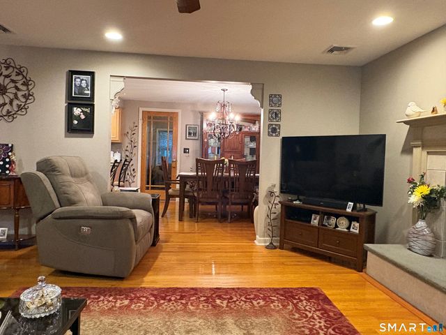 4 Dempsey Court, Ansonia, CT 06401