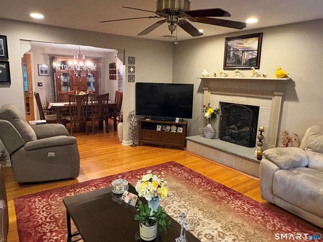 4 Dempsey Court, Ansonia, CT 06401