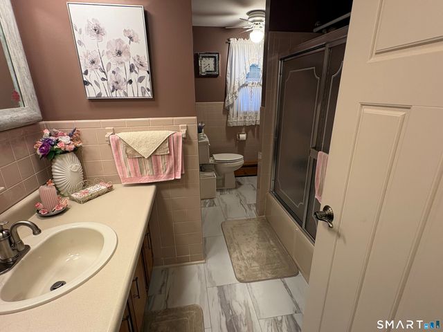 4 Dempsey Court, Ansonia, CT 06401
