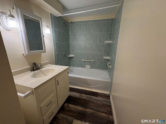 4 Dempsey Court, Ansonia, CT 06401