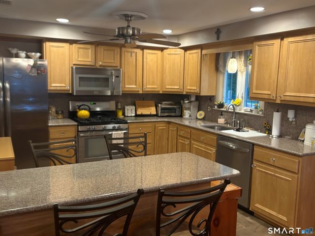 4 Dempsey Court, Ansonia, CT 06401
