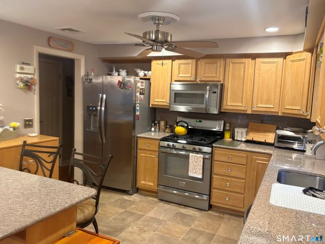 4 Dempsey Court, Ansonia, CT 06401