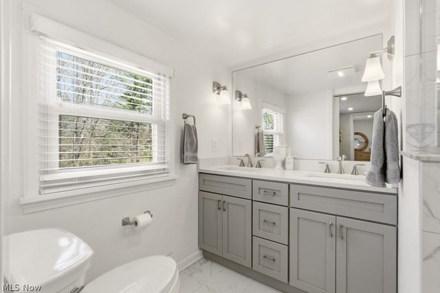 399 Walters Road, Chagrin Falls, OH 44022