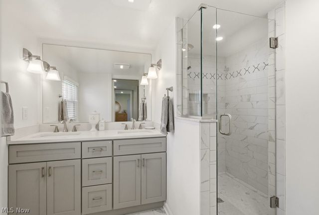 399 Walters Road, Chagrin Falls, OH 44022