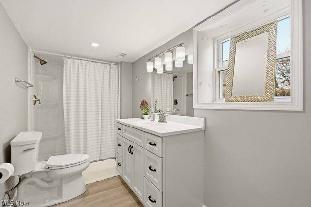 399 Walters Road, Chagrin Falls, OH 44022