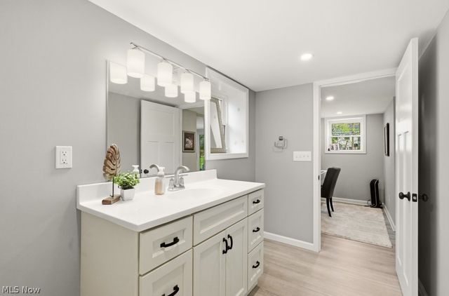 399 Walters Road, Chagrin Falls, OH 44022