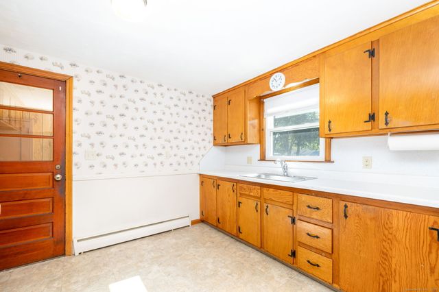 5 Arrow Street, Enfield, CT 06082
