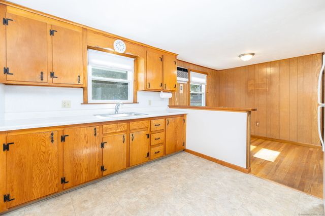 5 Arrow Street, Enfield, CT 06082