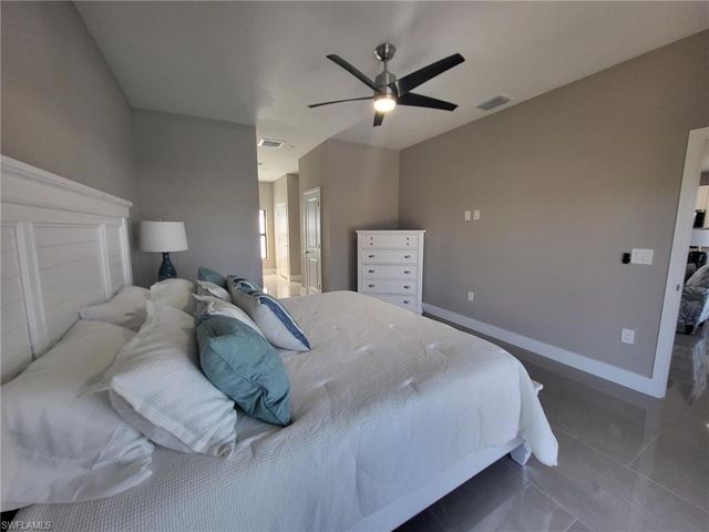 654 NE 5th PL, Cape Coral, FL 33993