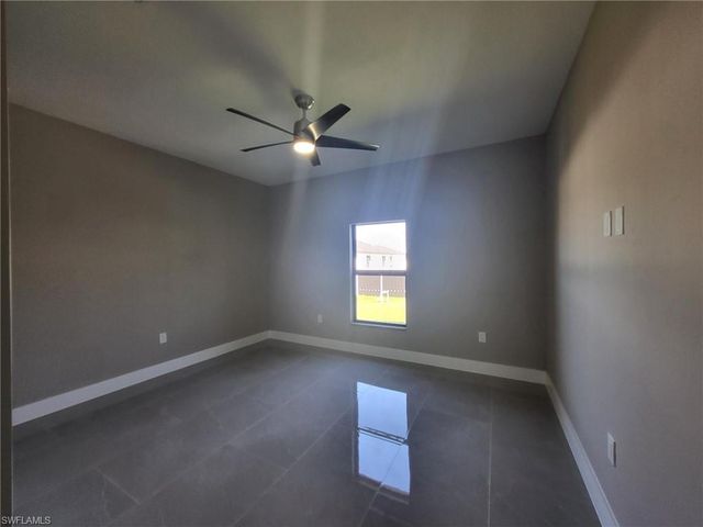 654 NE 5th PL, Cape Coral, FL 33993