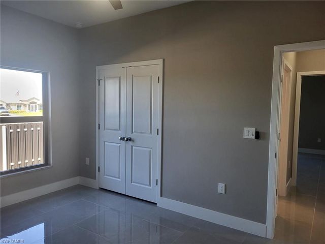 654 NE 5th PL, Cape Coral, FL 33993