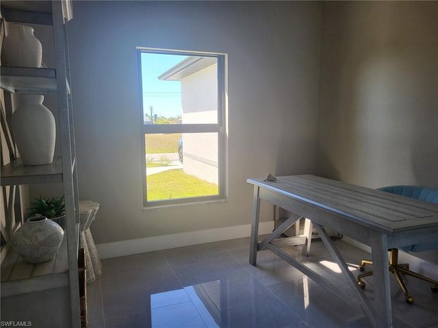 654 NE 5th PL, Cape Coral, FL 33993