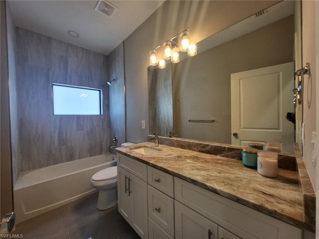 654 NE 5th PL, Cape Coral, FL 33993