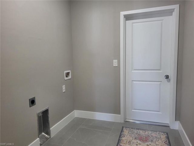 654 NE 5th PL, Cape Coral, FL 33993