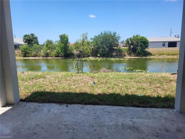 654 NE 5th PL, Cape Coral, FL 33993