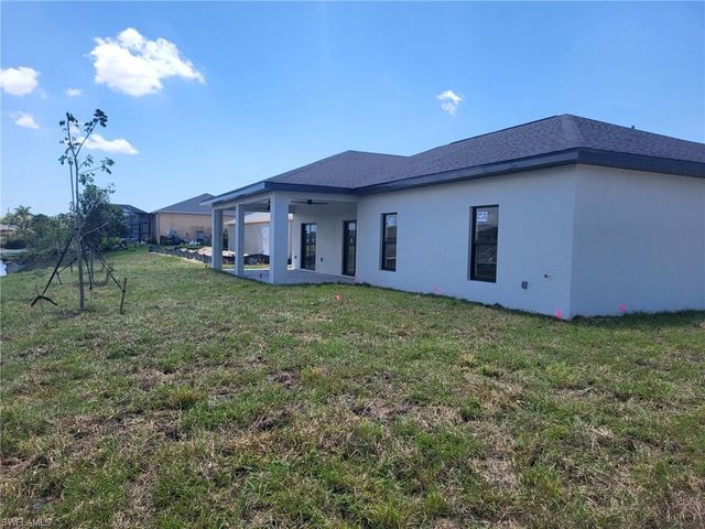 654 NE 5th PL, Cape Coral, FL 33993