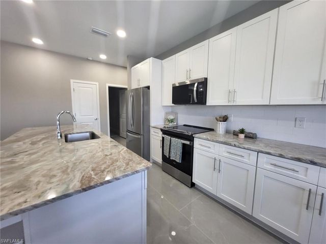 654 NE 5th PL, Cape Coral, FL 33993