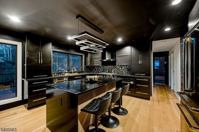 148 Great Hills Rd, Millburn Twp., NJ 07078