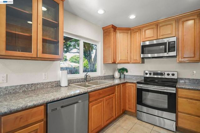16023 Via Granada, San Lorenzo, CA 94580