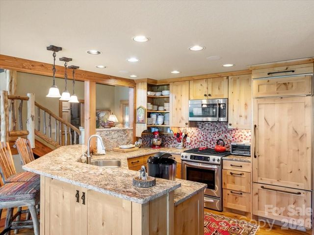 373 Rhododendron Lane, Burnsville, NC 28714