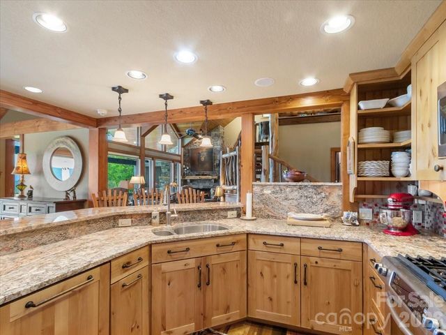 373 Rhododendron Lane, Burnsville, NC 28714